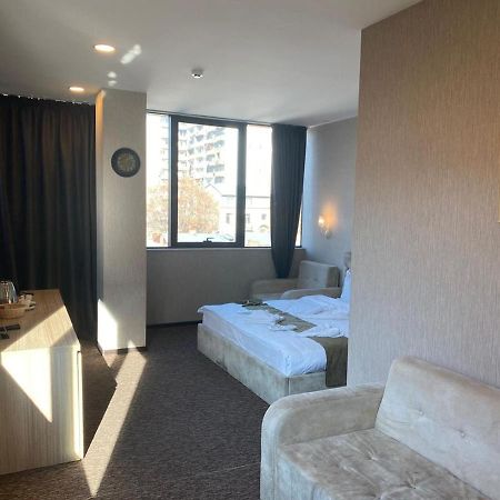 Tbt Hotel Tbilisi Bagian luar foto