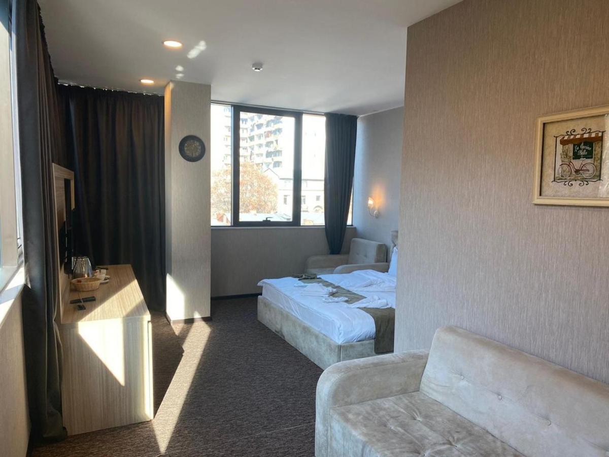 Tbt Hotel Tbilisi Bagian luar foto