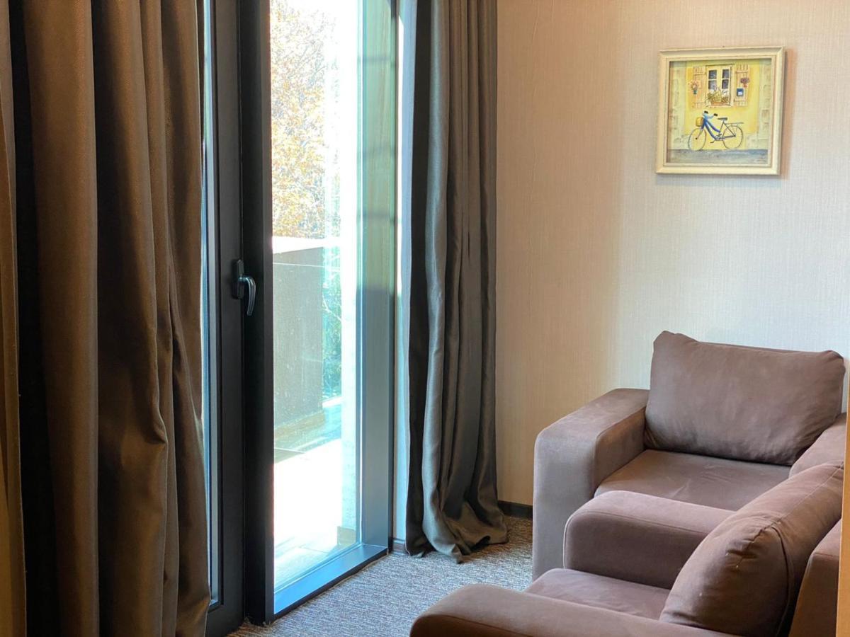 Tbt Hotel Tbilisi Bagian luar foto