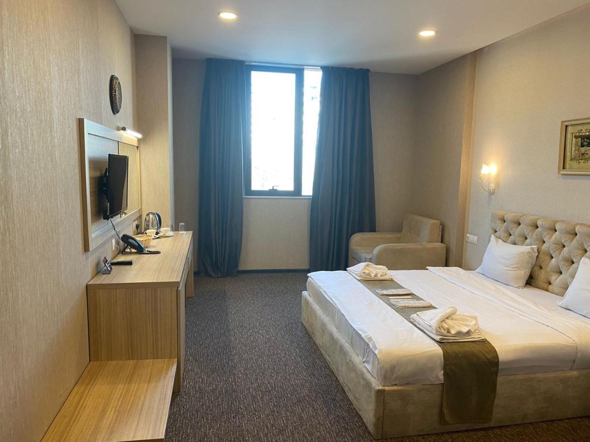 Tbt Hotel Tbilisi Bagian luar foto