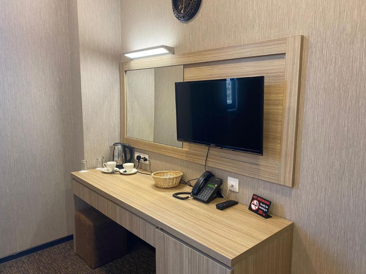 Tbt Hotel Tbilisi Bagian luar foto