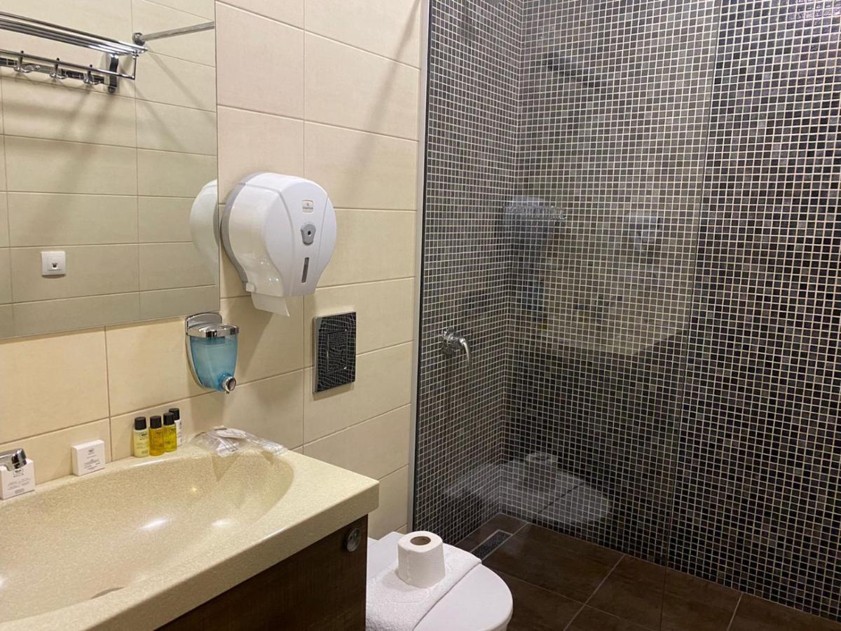Tbt Hotel Tbilisi Bagian luar foto