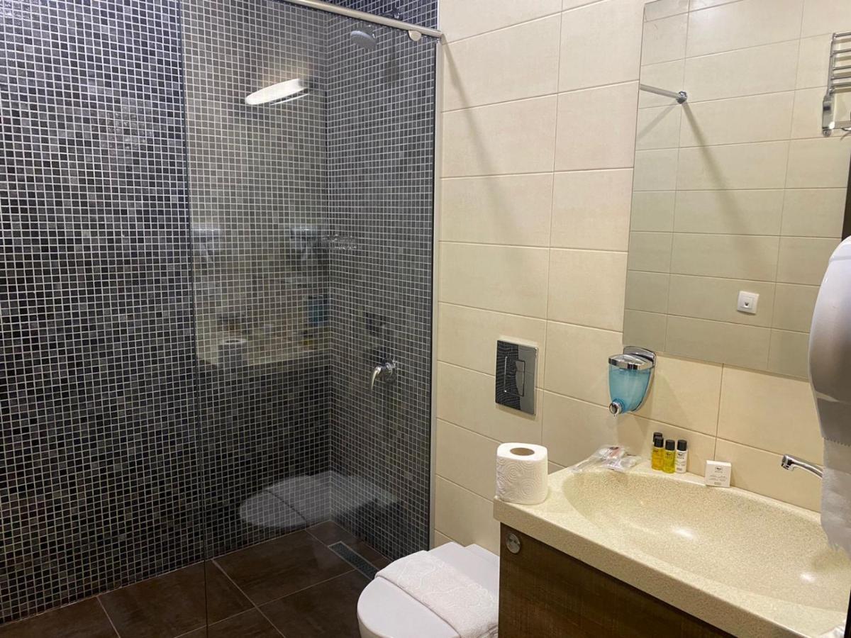 Tbt Hotel Tbilisi Bagian luar foto