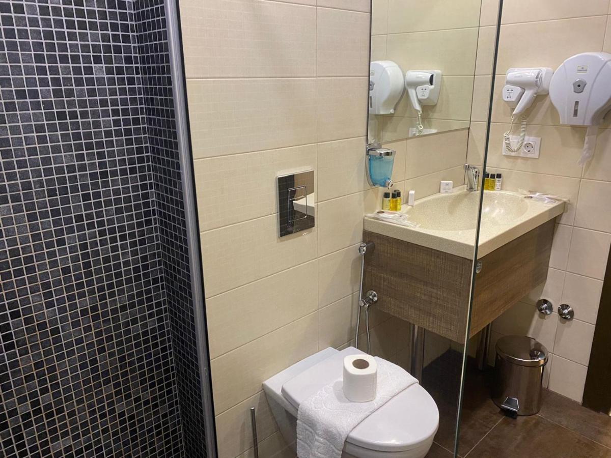 Tbt Hotel Tbilisi Bagian luar foto